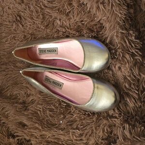Girls Silver Dress Shoes, Steve Madden, Size 2, Not worn. No tags.